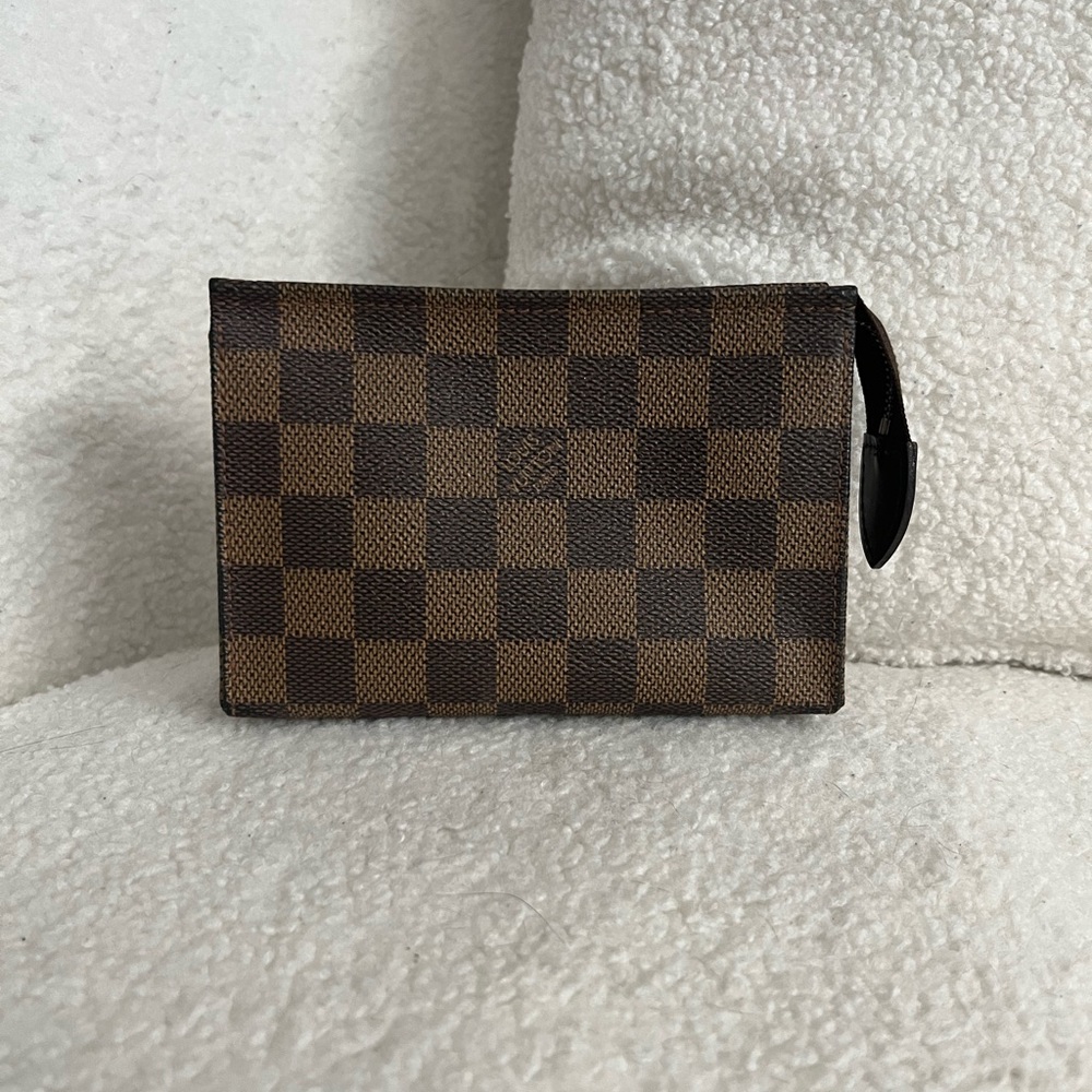 ***NOT FOR SALE***Louis Vuitton Damier Ebene Toiletry Pouch 15